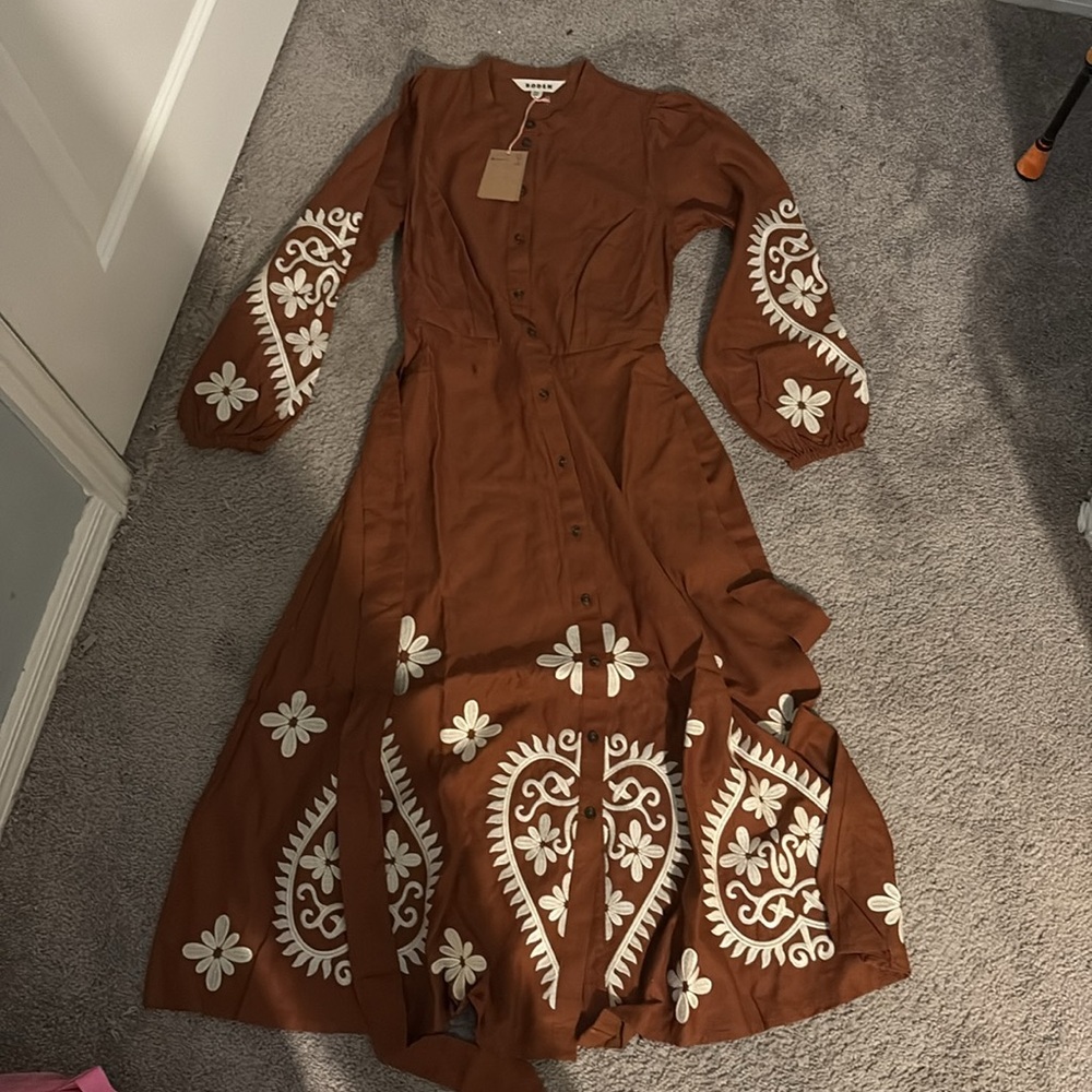 NWT Gorgeous Chic Boden Mae Brown Embroidered Maxi Shirt Dress 2P - Picture 3 of 3